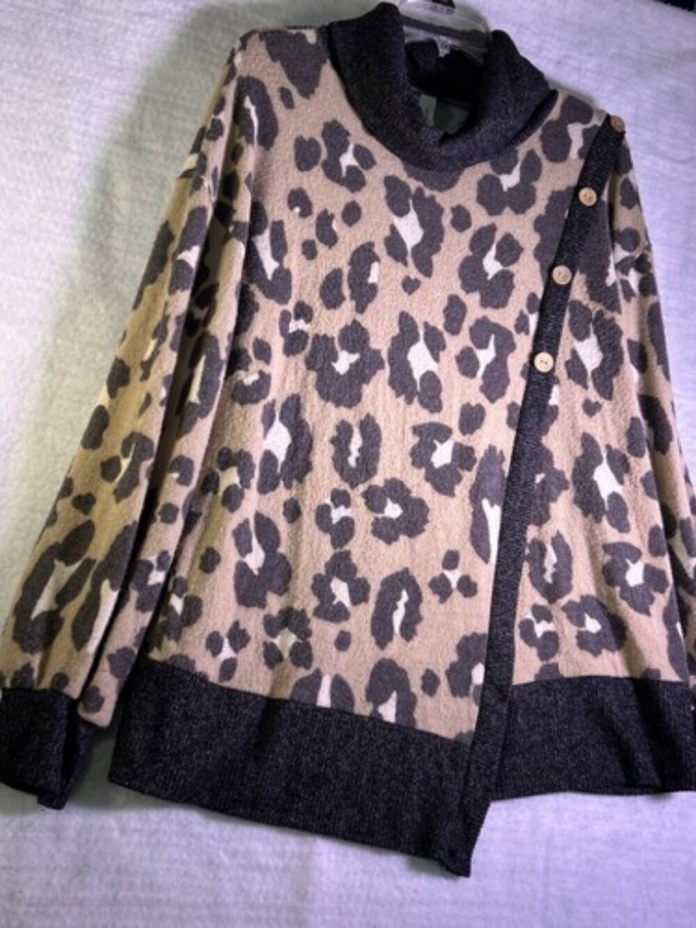 By Together Animal Print Sweater Women M Cheetah Relaxed Cozy Fall Warm Comfy